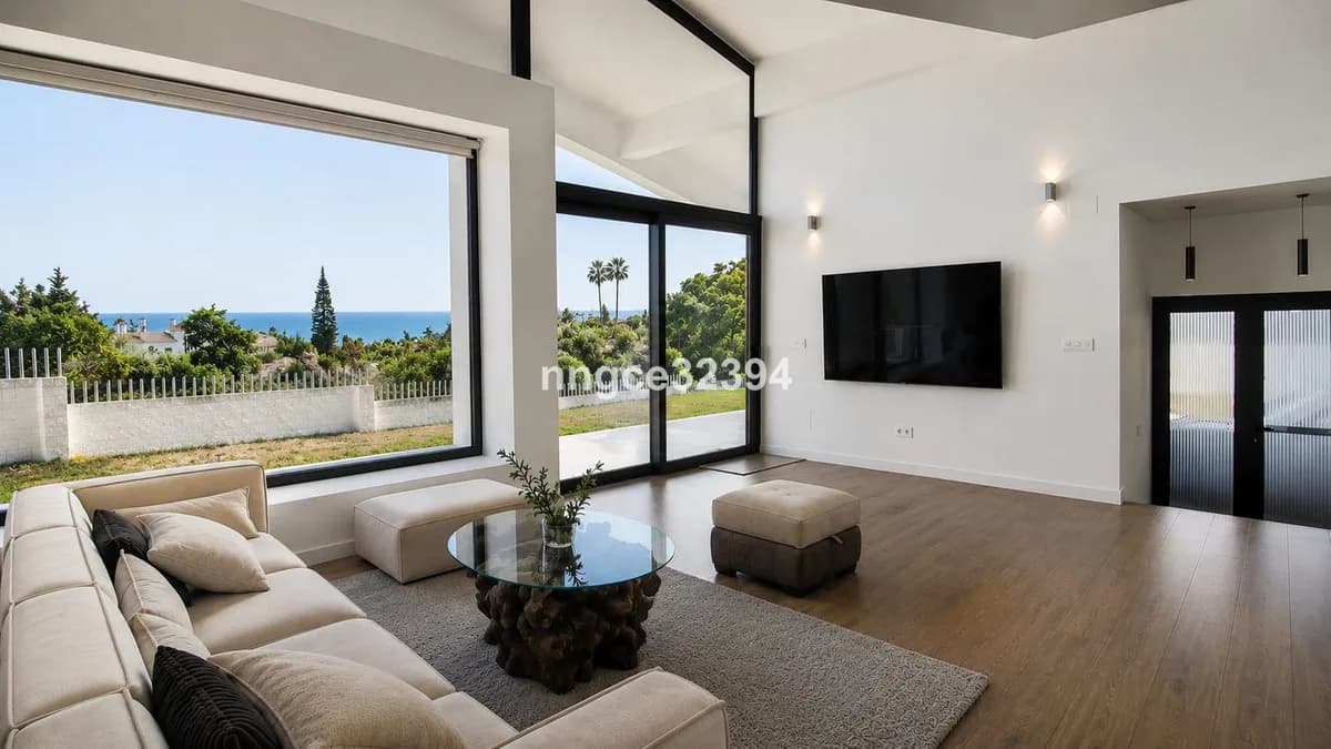 5 Bedroom Detached Villa for Sale in New Golden Mile, Málaga - Image 5