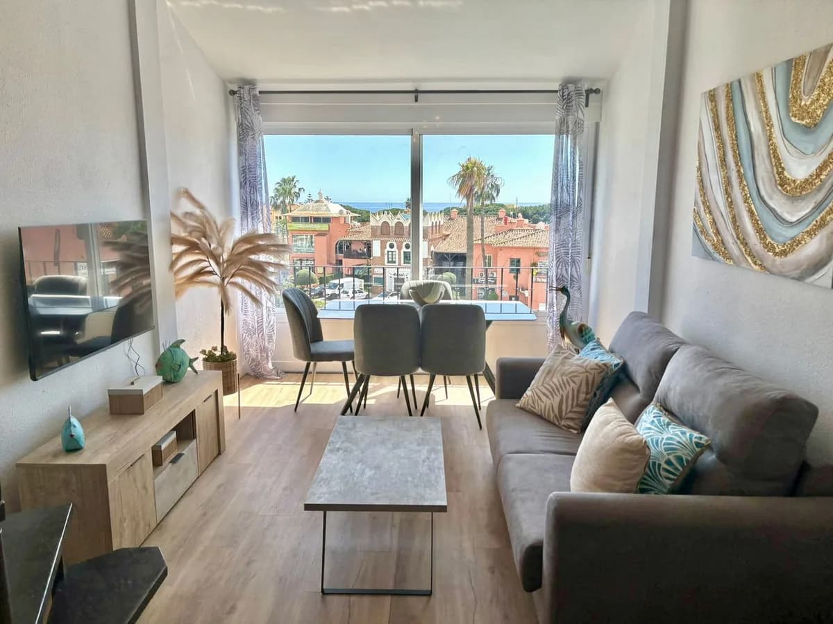 1 Bedroom Middle Floor Apartment for Sale in Calahonda, Málaga - Image 2