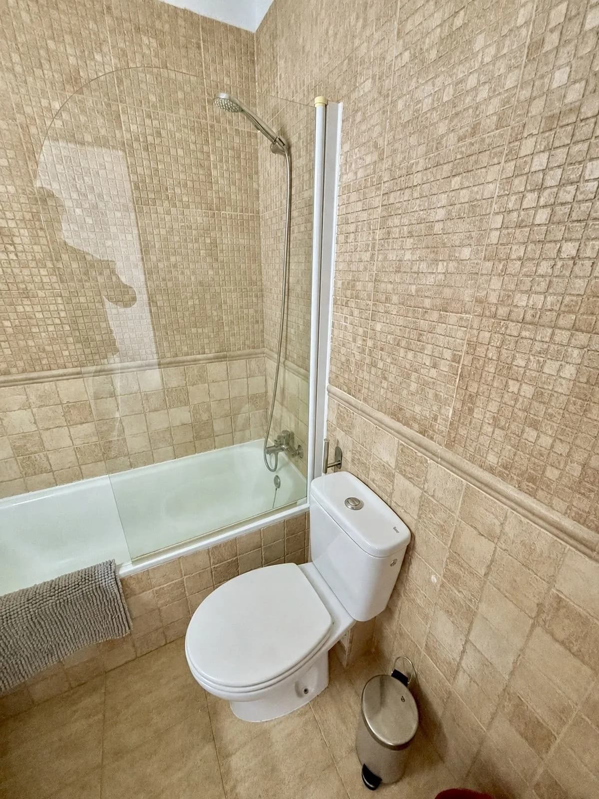 1 Bedroom Middle Floor Apartment for Sale in Calahonda, Málaga - Image 9