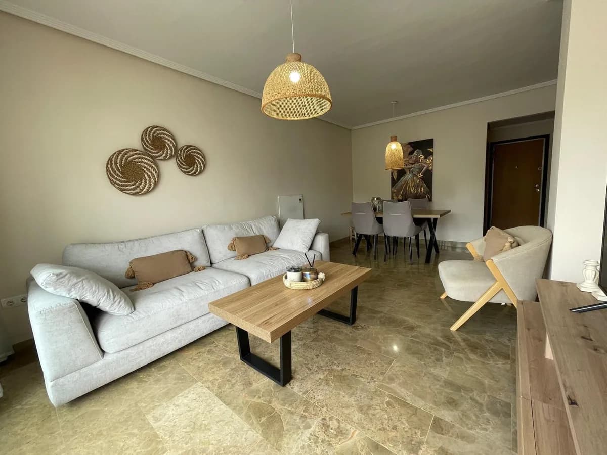 2 Bedroom Middle Floor Apartment for Sale in Estepona, Málaga - Image 3