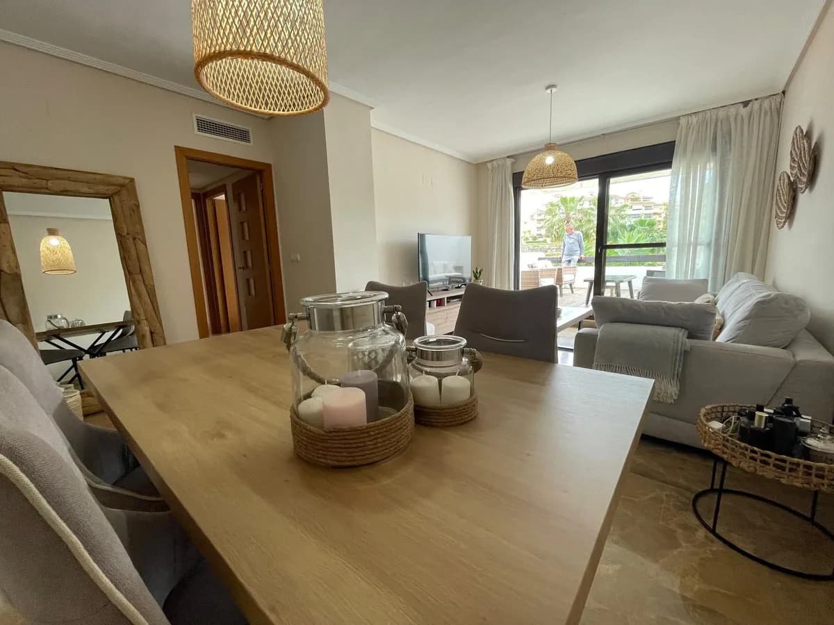 2 Bedroom Middle Floor Apartment for Sale in Estepona, Málaga - Image 5