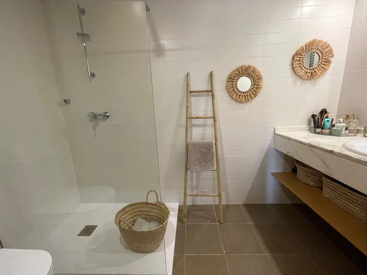 2 Bedroom Middle Floor Apartment for Sale in Estepona, Málaga - Image 9