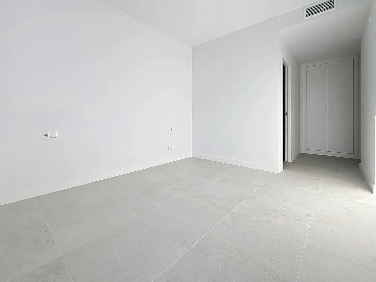 3 Bedroom Top Floor Apartment for Sale in Estepona, Málaga - Image 2