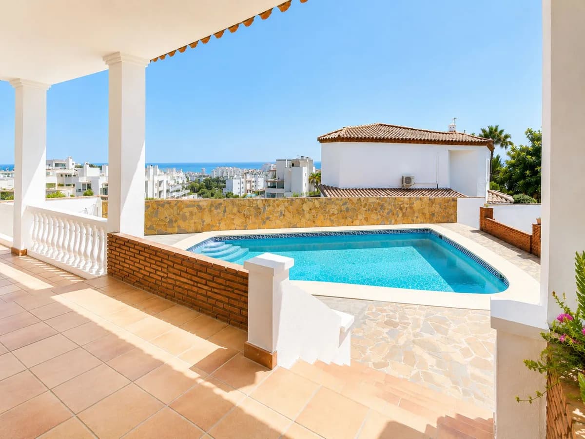 3 Bedroom Detached Villa for Sale in Estepona, Málaga