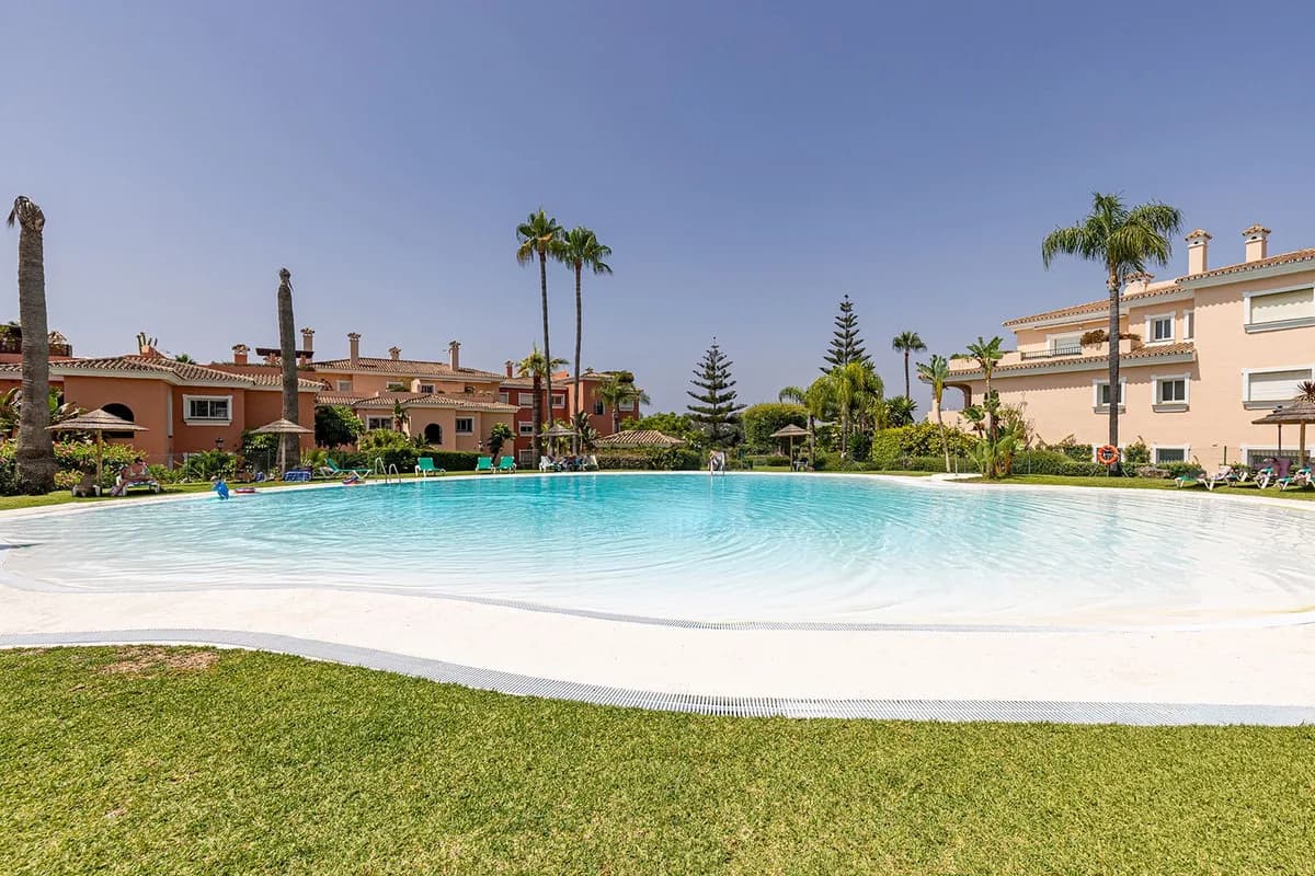 2 Bedroom Ground Floor Apartment for Sale in Estepona, Málaga