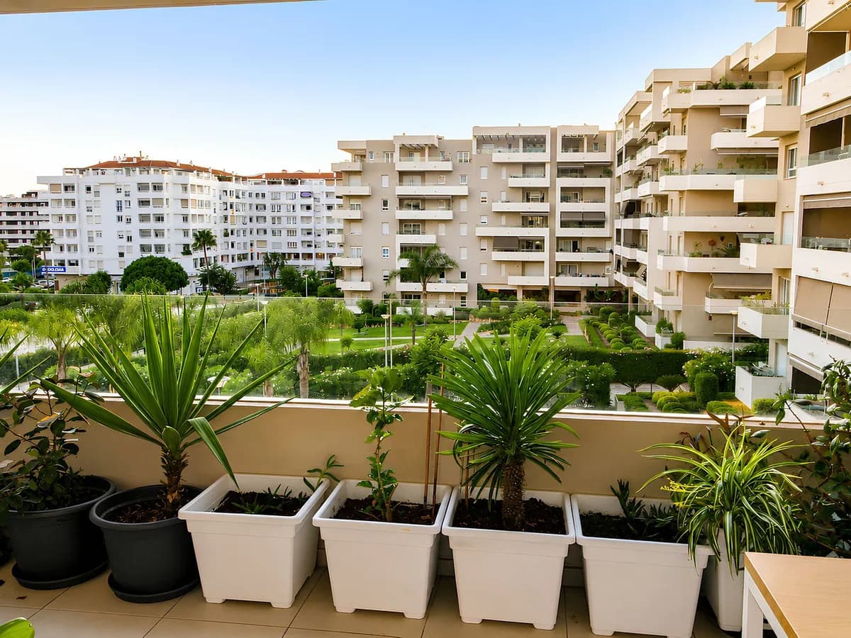 3 Bedroom Middle Floor Apartment for Sale in La Campana, Málaga - Image 4