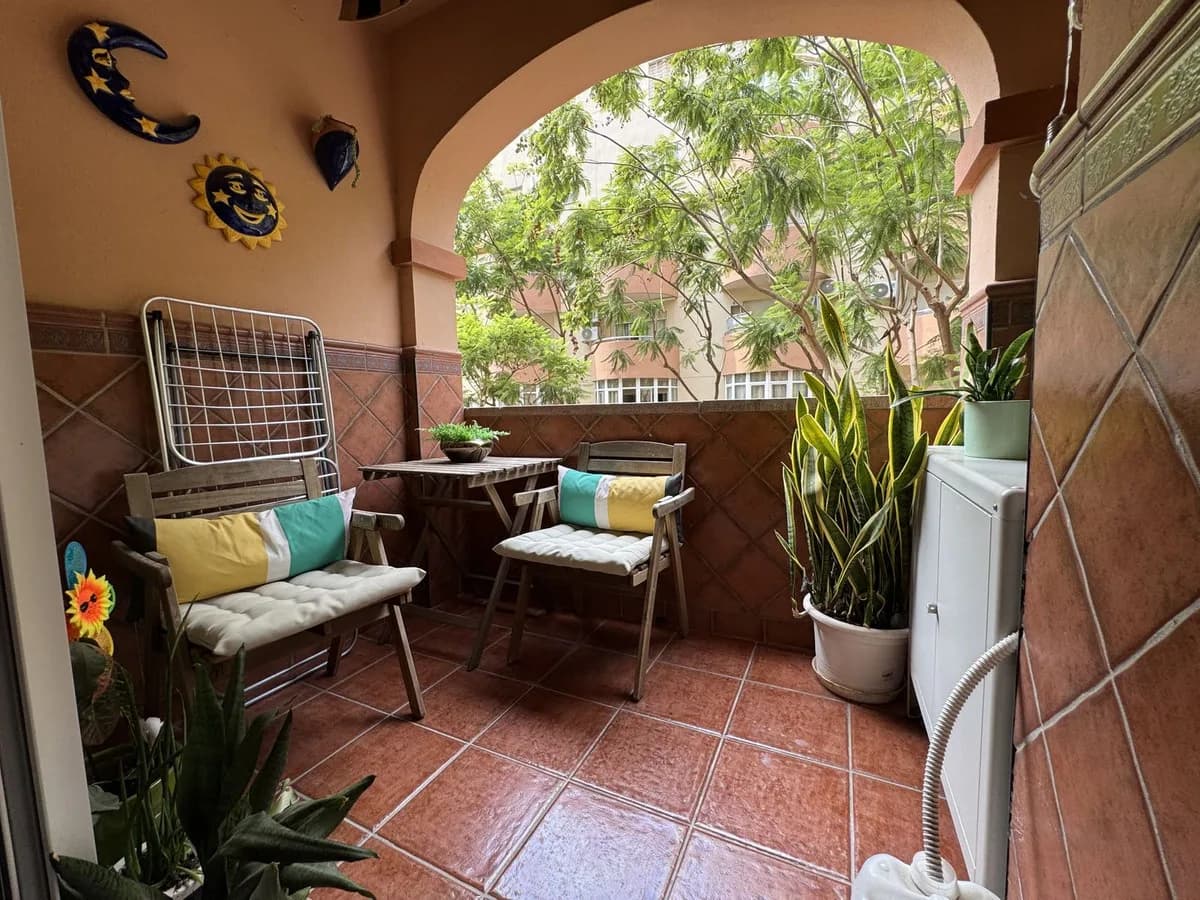 2 Bedroom Middle Floor Apartment for Sale in Los Boliches, Málaga - Image 4