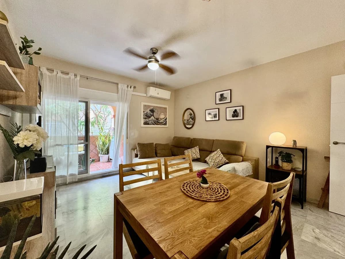 2 Bedroom Middle Floor Apartment for Sale in Los Boliches, Málaga - Image 6