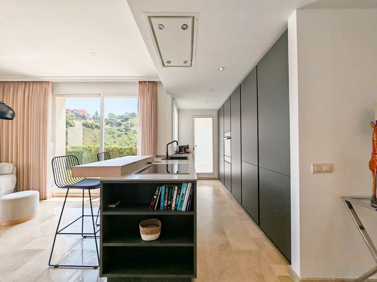 2 Bedroom Ground Floor Apartment for Sale in La Mairena, Málaga - Image 4