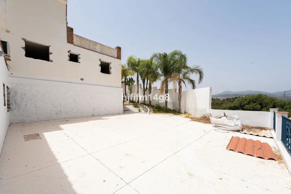6 Bedroom Detached Villa for Sale in Estepona, Málaga - Image 5