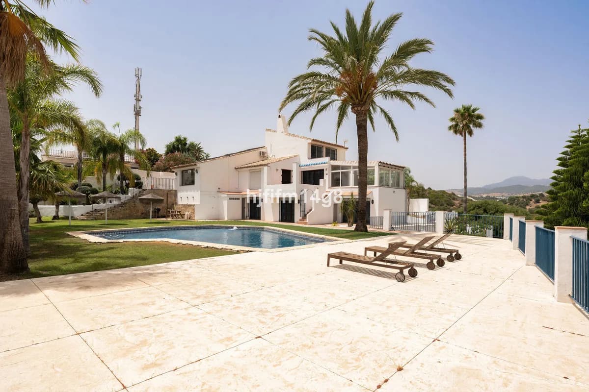6 Bedroom Detached Villa for Sale in Estepona, Málaga - Image 6