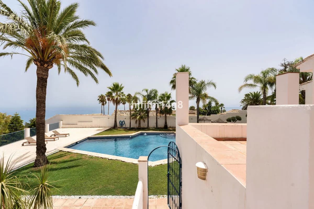 6 Bedroom Detached Villa for Sale in Estepona, Málaga - Image 8