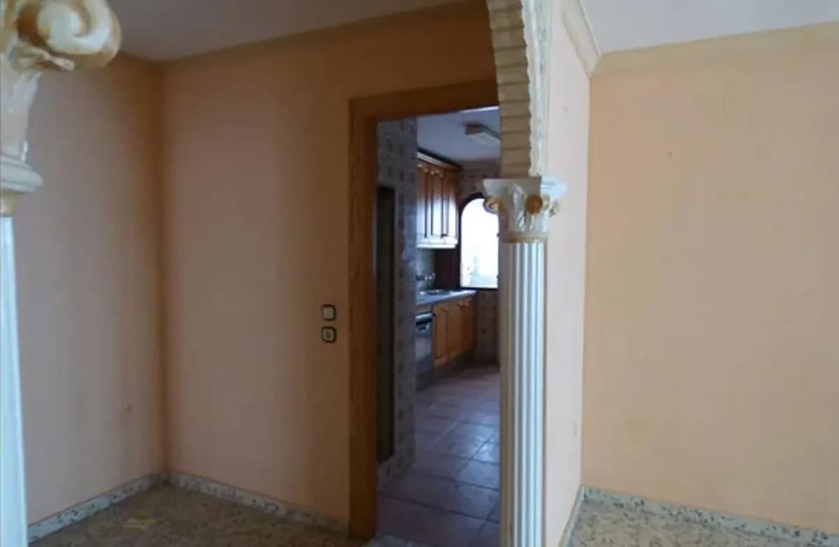 3 Bedroom Ground Floor Apartment for Sale in Estepona, Málaga - Image 4