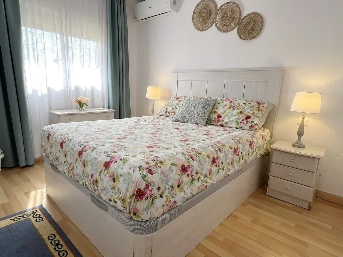 2 Bedroom Middle Floor Apartment for Sale in Riviera del Sol, Málaga - Image 2