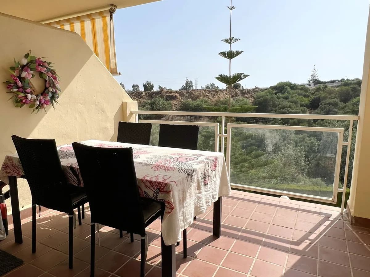 2 Bedroom Middle Floor Apartment for Sale in Riviera del Sol, Málaga - Image 3