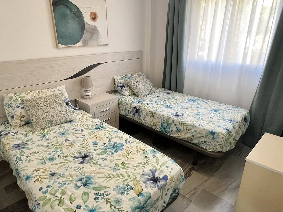 2 Bedroom Middle Floor Apartment for Sale in Riviera del Sol, Málaga - Image 5