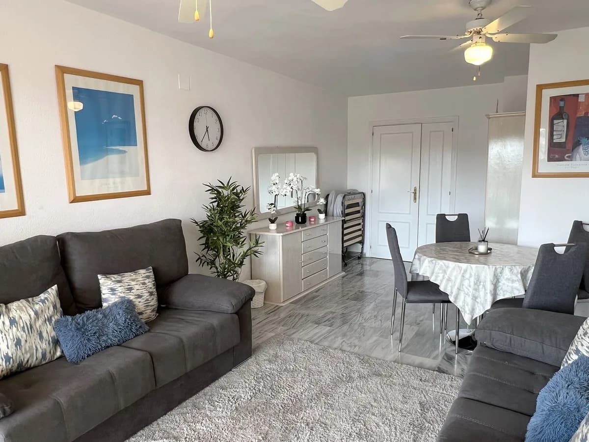 2 Bedroom Middle Floor Apartment for Sale in Riviera del Sol, Málaga - Image 6