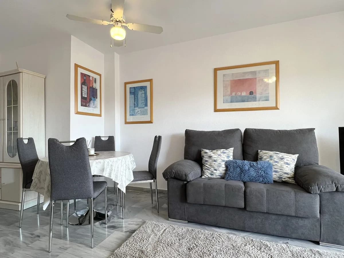2 Bedroom Middle Floor Apartment for Sale in Riviera del Sol, Málaga - Image 7