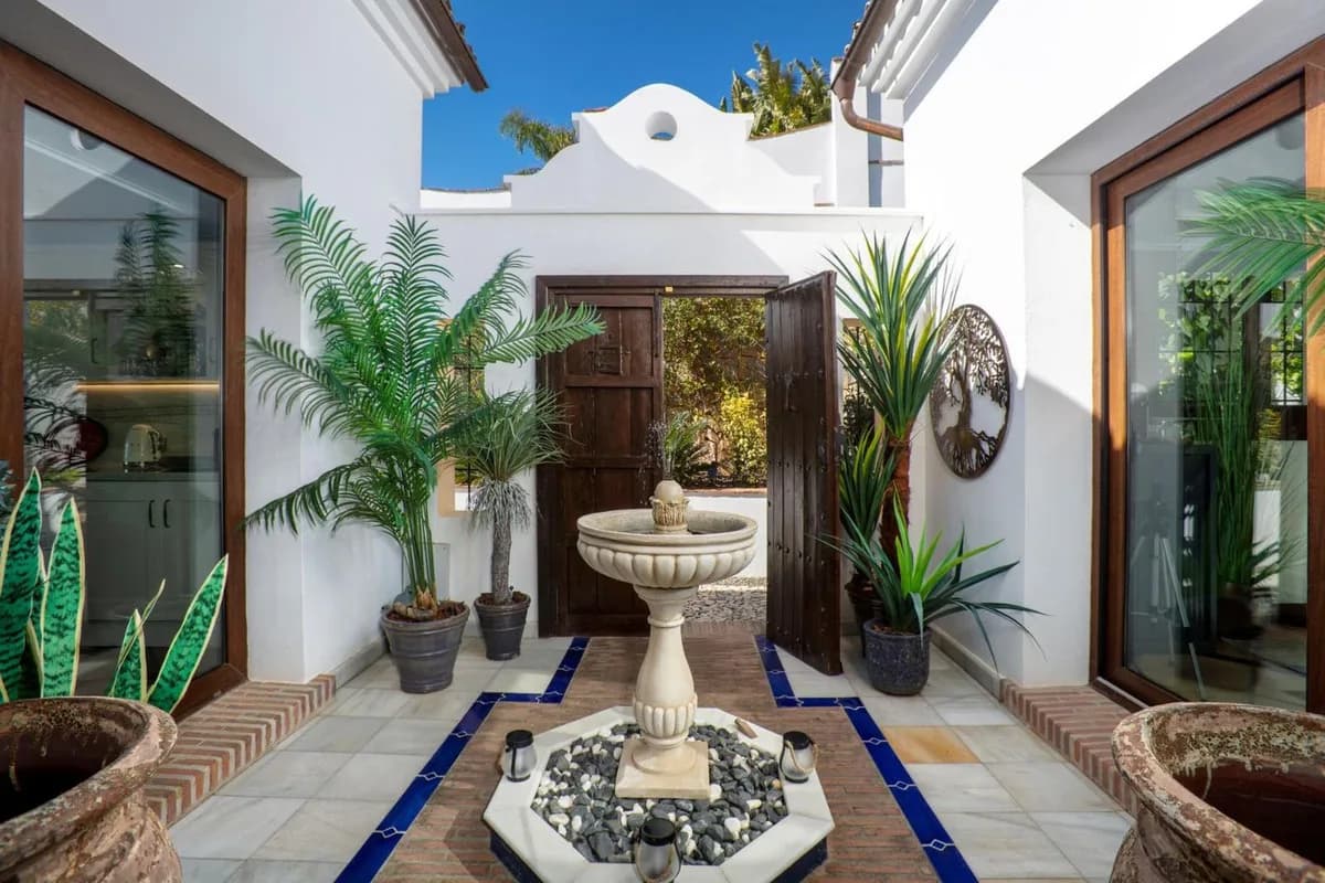 4 Bedroom Detached Villa for Sale in Benahavís, Málaga - Image 5