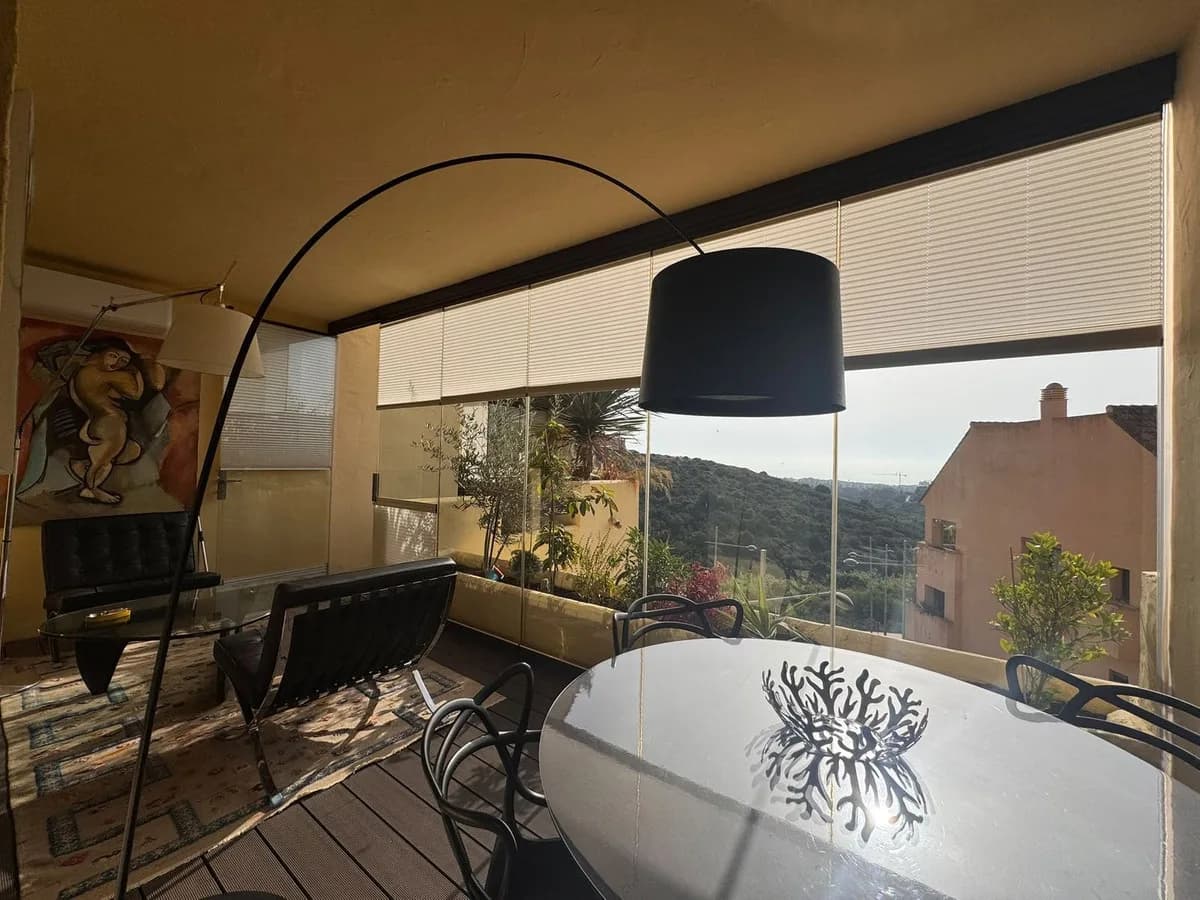 2 Bedroom Middle Floor Apartment for Sale in Manilva, Málaga - Image 2