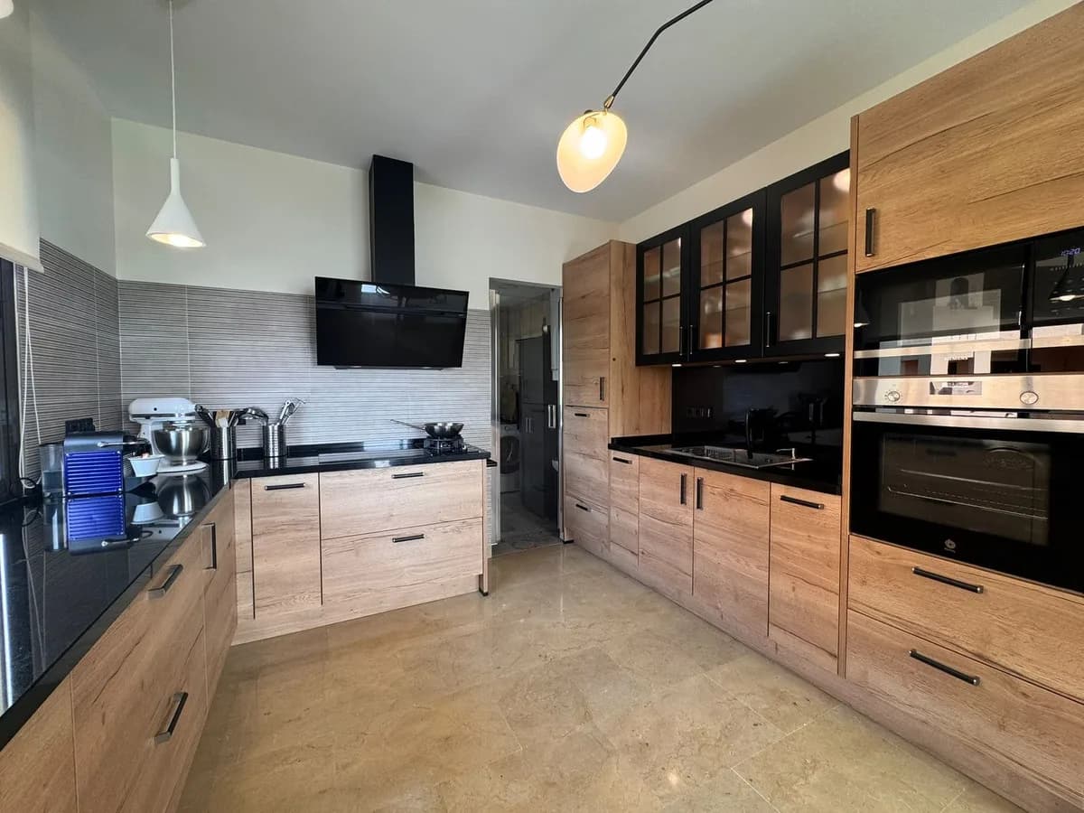 2 Bedroom Middle Floor Apartment for Sale in Manilva, Málaga - Image 8
