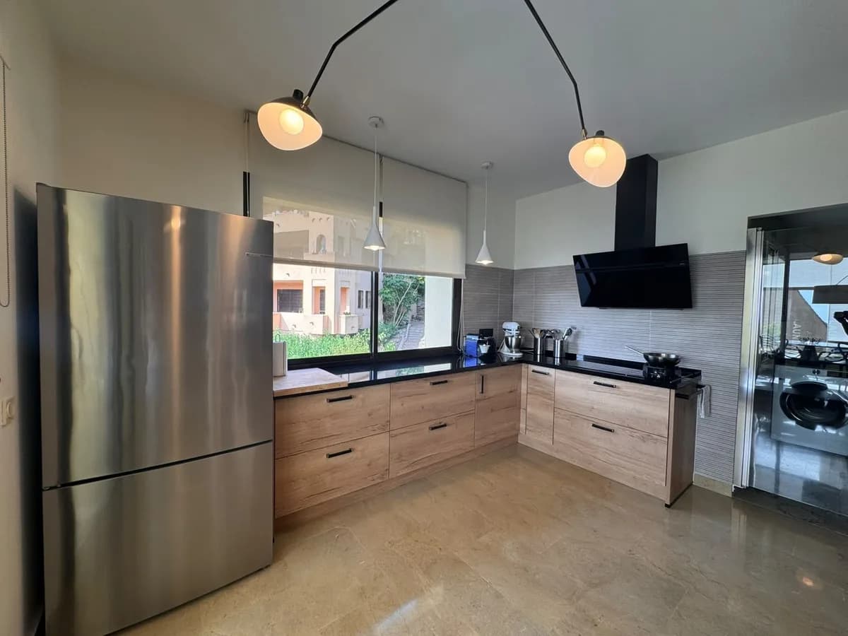 2 Bedroom Middle Floor Apartment for Sale in Manilva, Málaga - Image 9