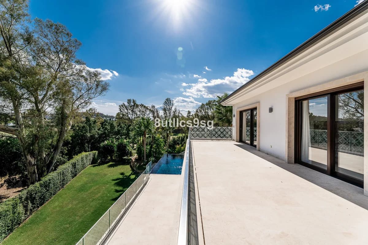 5 Bedroom Detached Villa for Sale in Nueva Andalucía, Málaga - Image 8