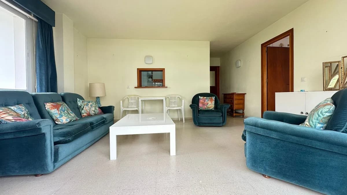 1 Bedroom Middle Floor Apartment for Sale in Marbella, Málaga - Image 2