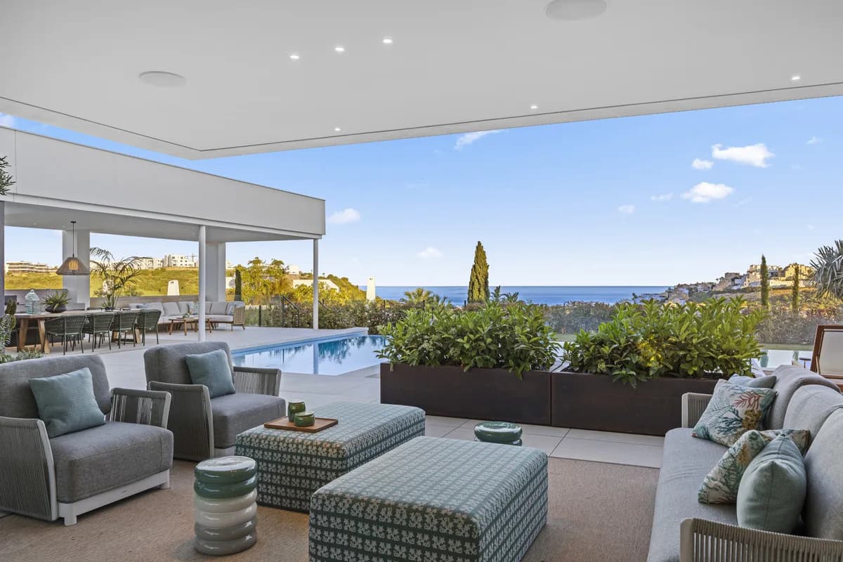 4 Bedroom Detached Villa for Sale in Casares, Málaga - Image 3
