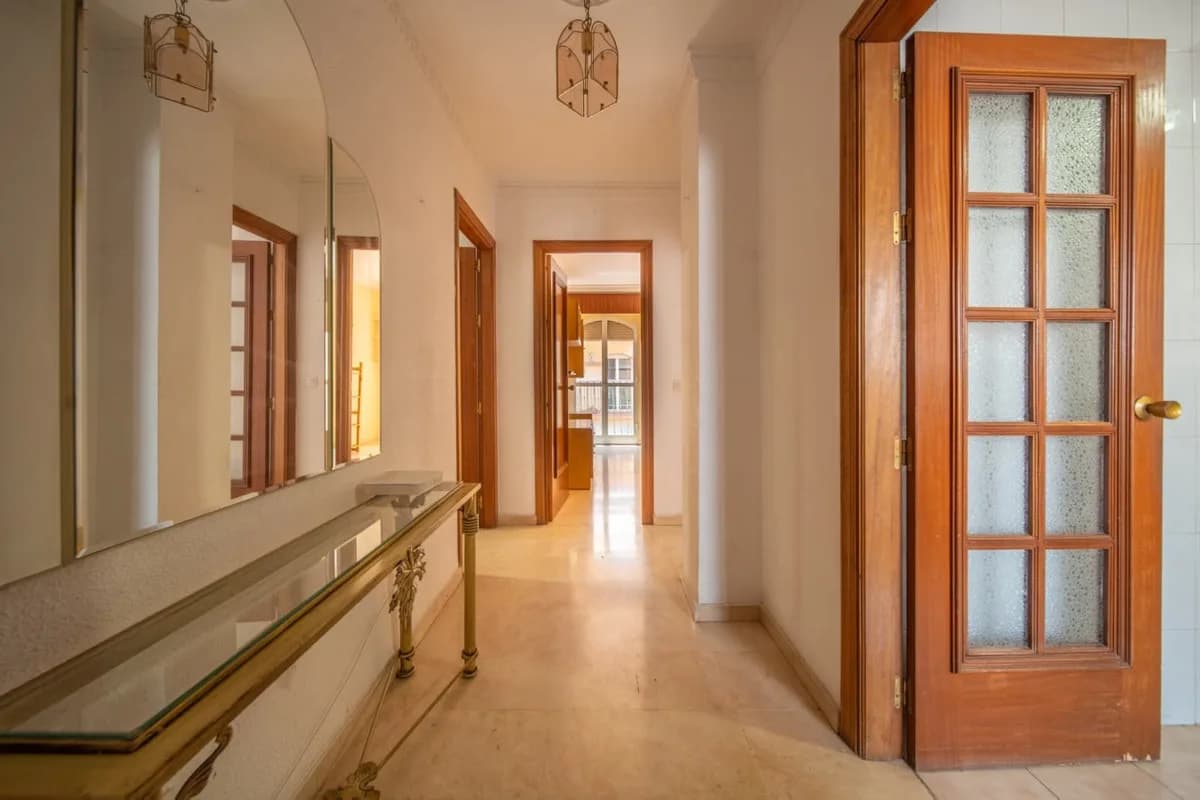 4 Bedroom Middle Floor Apartment for Sale in Fuengirola, Málaga