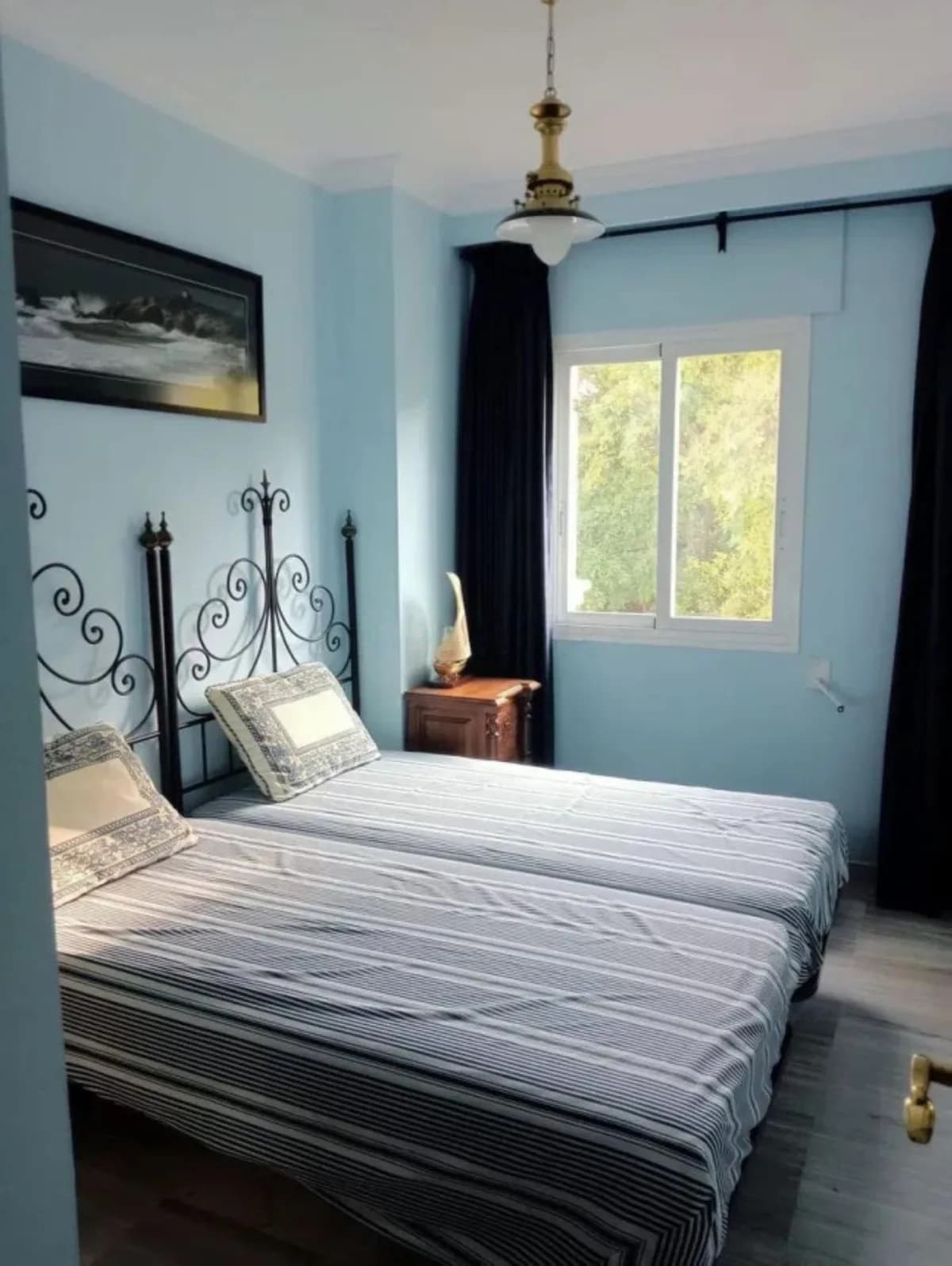 2 Bedroom Middle Floor Apartment for Sale in Marbella, Málaga - Image 4