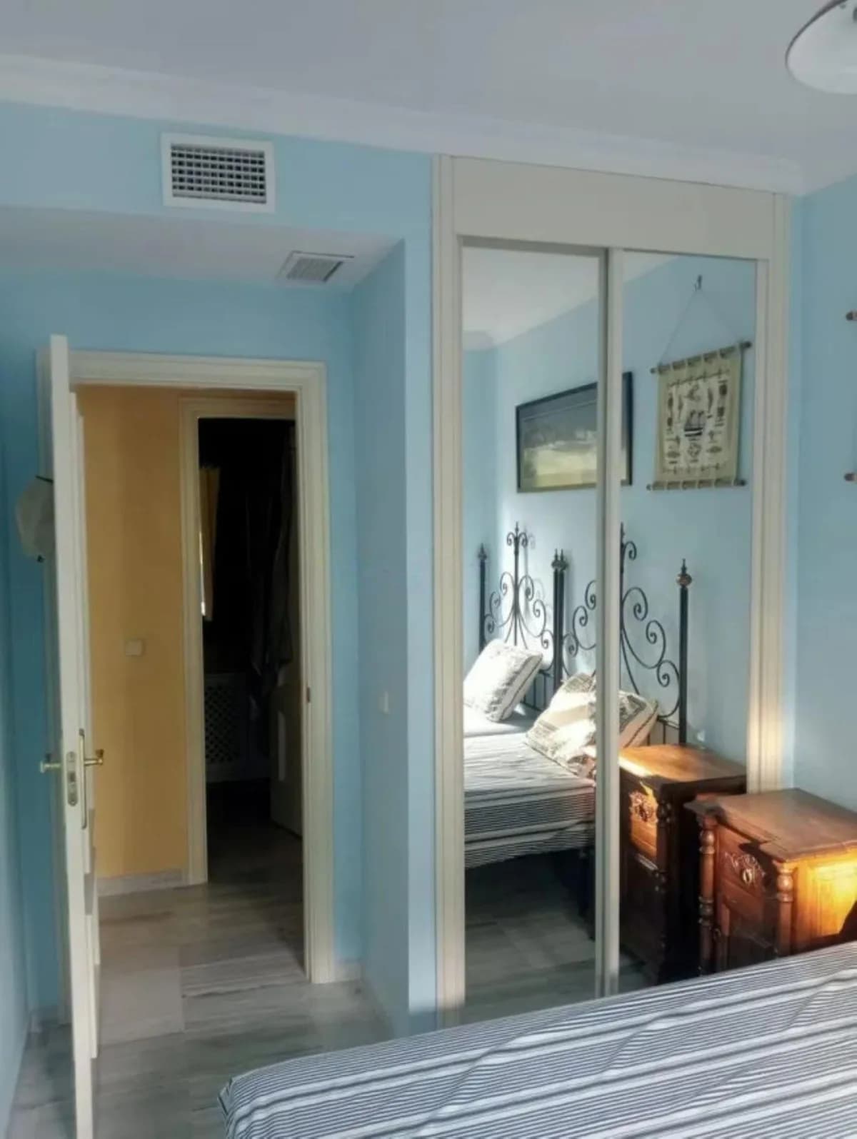 2 Bedroom Middle Floor Apartment for Sale in Marbella, Málaga - Image 5