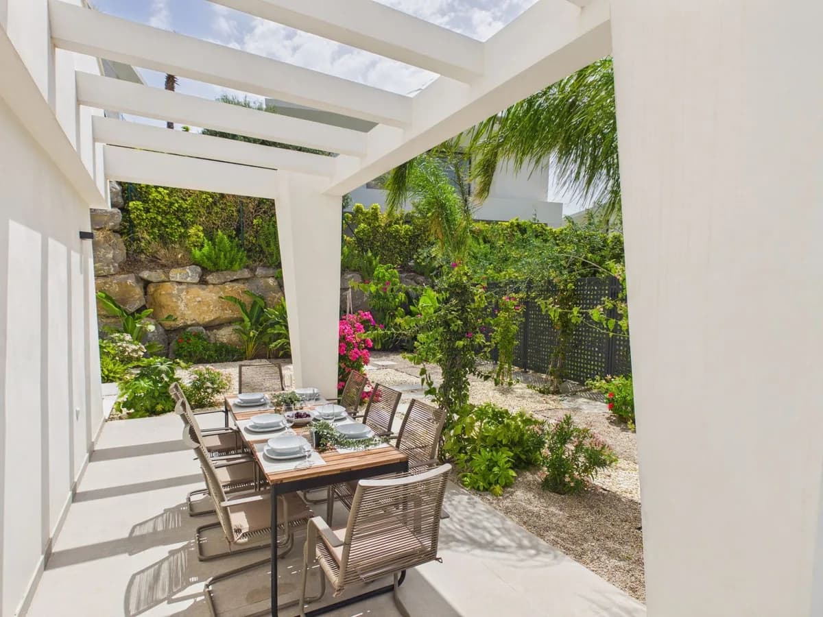 4 Bedroom Detached Villa for Sale in La Duquesa, Málaga - Image 4