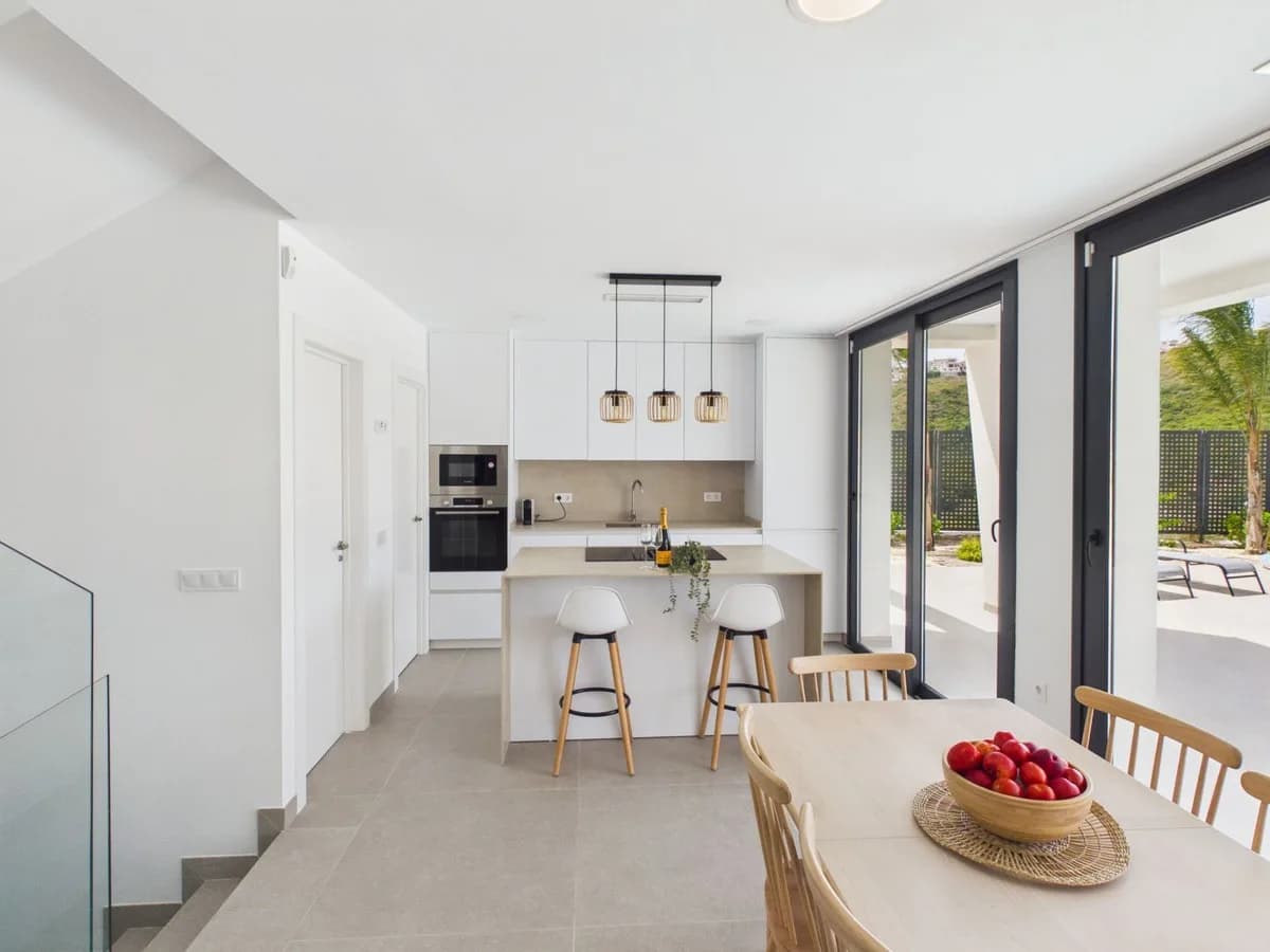 4 Bedroom Detached Villa for Sale in La Duquesa, Málaga - Image 8