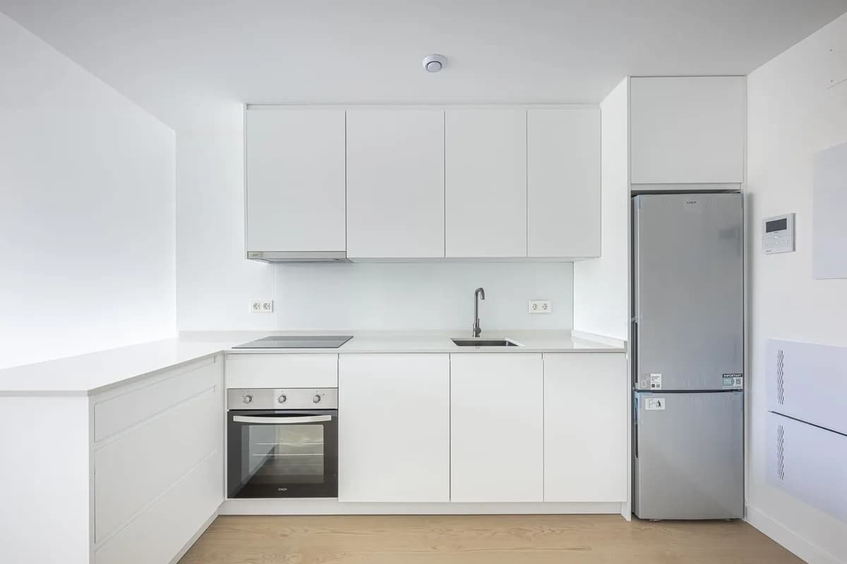 2 Bedroom Middle Floor Apartment for Sale in Los Boliches, Málaga - Image 3