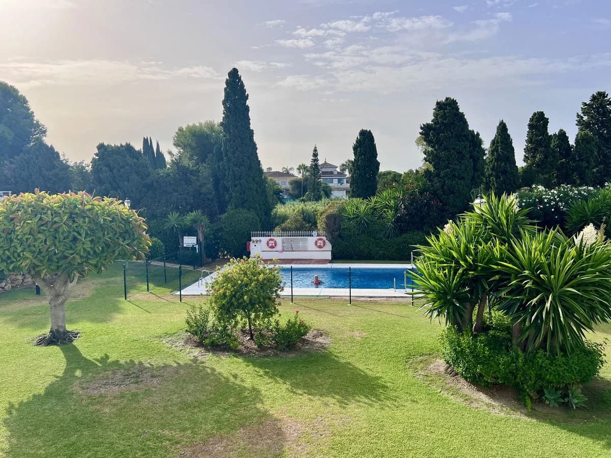 2 Bedroom Penthouse for Sale in El Paraiso, Málaga