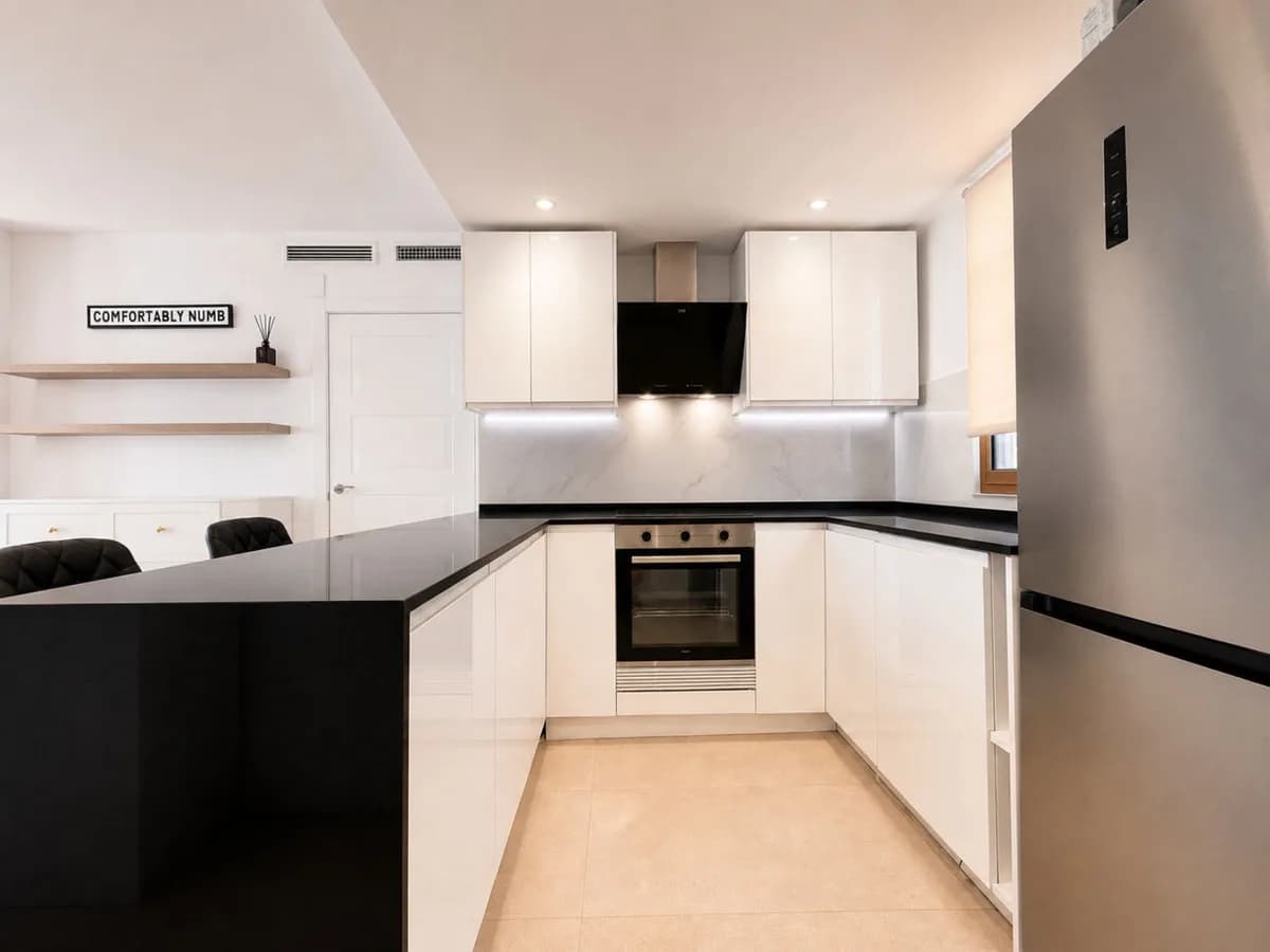 2 Bedroom Middle Floor Apartment for Sale in La Duquesa, Málaga - Image 5