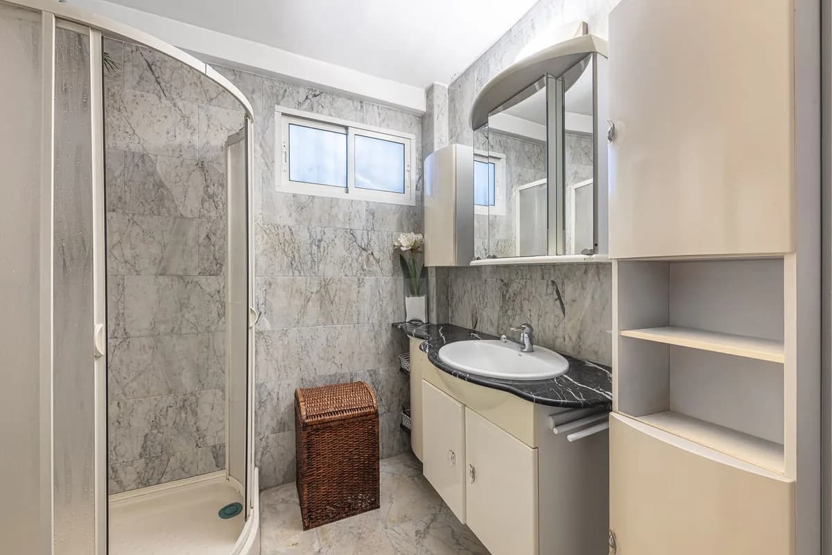 1 Bedroom Middle Floor Apartment for Sale in Marbella, Málaga - Image 4