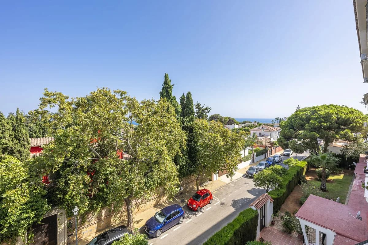 1 Bedroom Middle Floor Apartment for Sale in Marbella, Málaga - Image 9