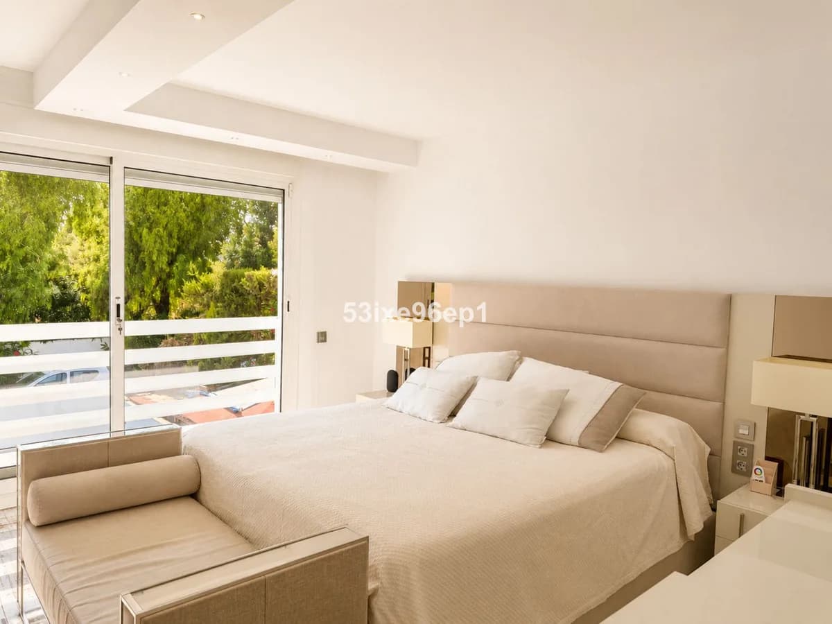 3 Bedroom Semi-Detached House for Sale in Nueva Andalucía, Málaga - Image 8