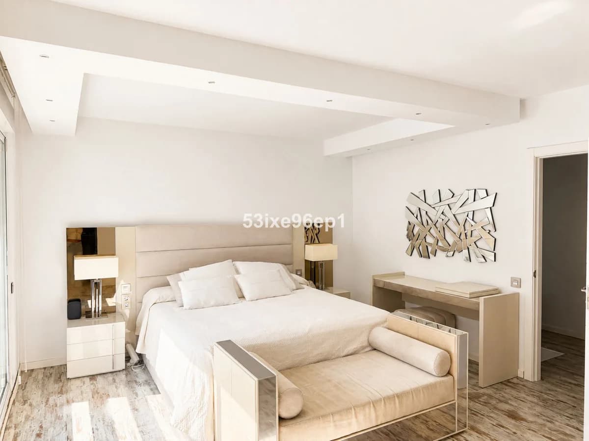 3 Bedroom Semi-Detached House for Sale in Nueva Andalucía, Málaga - Image 9