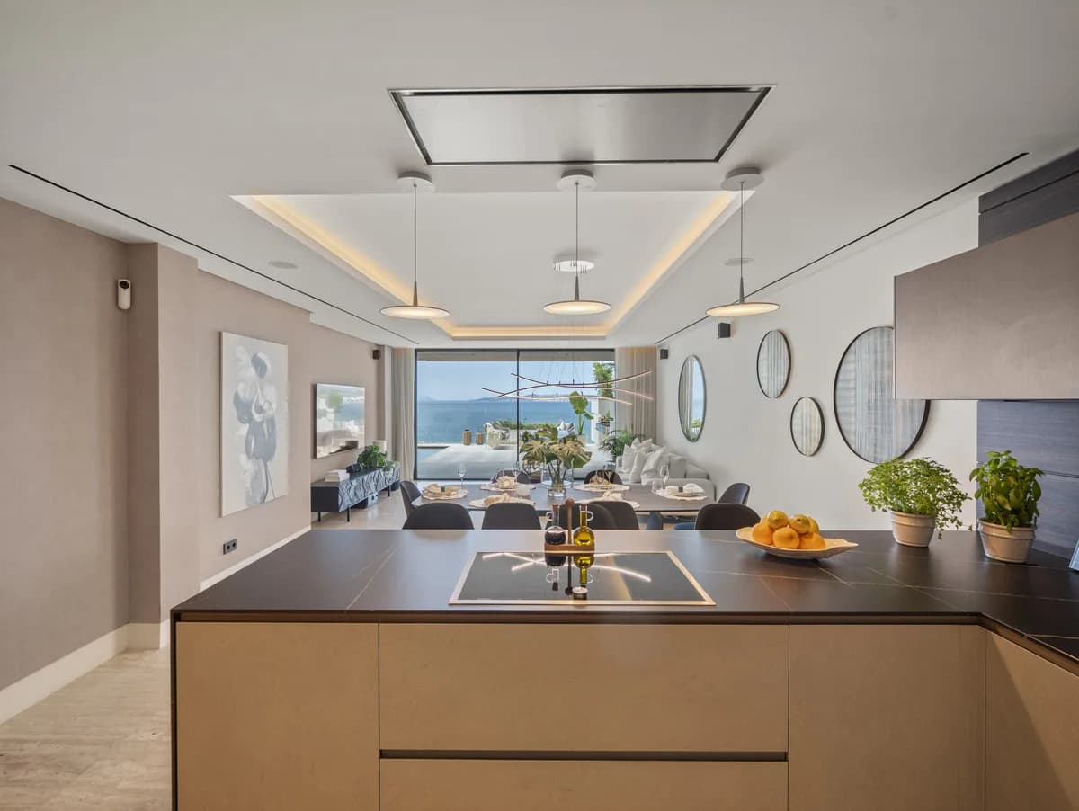 2 Bedroom Middle Floor Apartment for Sale in Estepona, Málaga - Image 5
