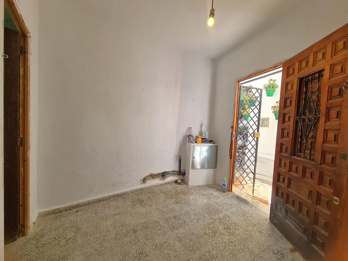 1 Bedroom Ground Floor Apartment for Sale in Estepona, Málaga - Image 4