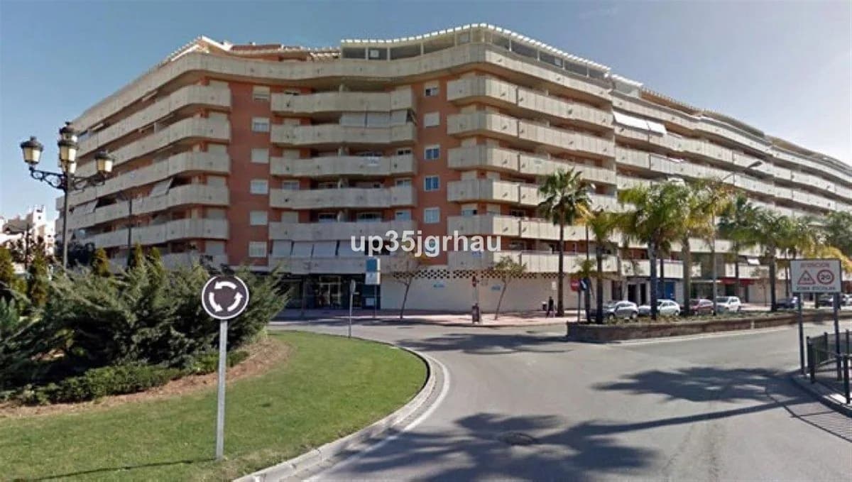 2 Bedroom Middle Floor Apartment for Sale in Estepona, Málaga