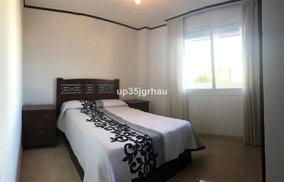 2 Bedroom Middle Floor Apartment for Sale in Estepona, Málaga - Image 6