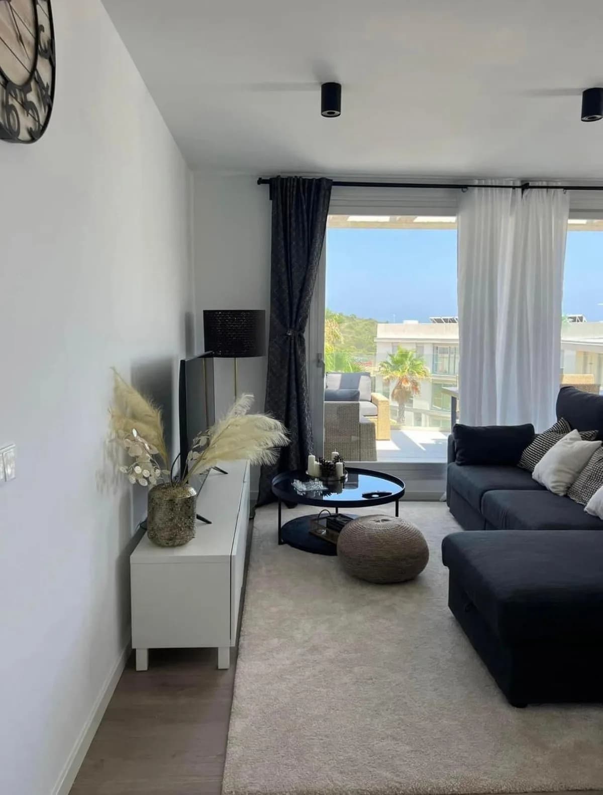 2 Bedroom Top Floor Apartment for Sale in Estepona, Málaga - Image 7