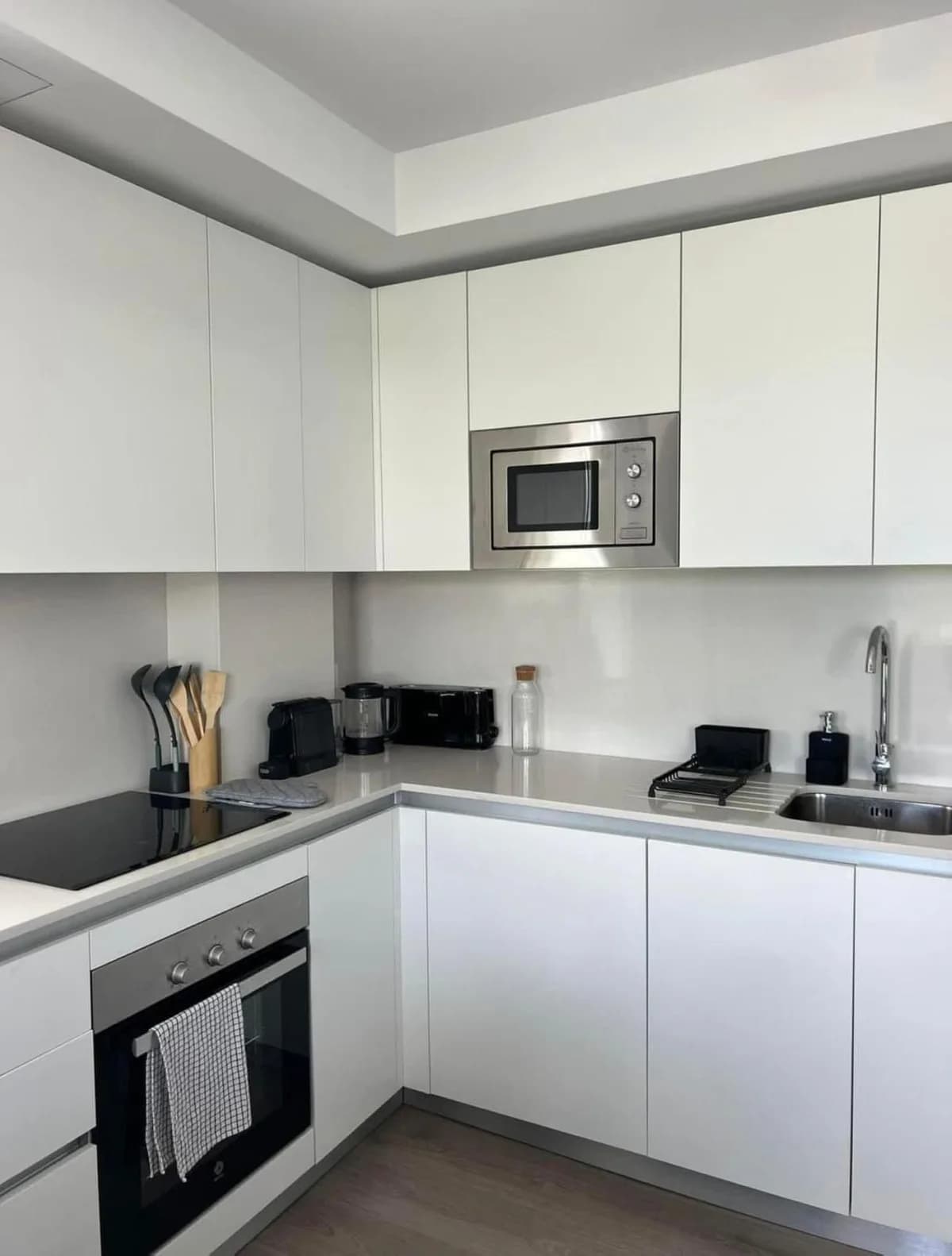 2 Bedroom Top Floor Apartment for Sale in Estepona, Málaga - Image 9