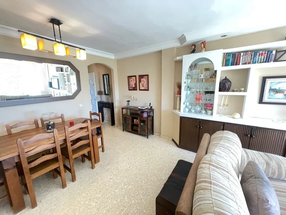 3 Bedroom Top Floor Apartment for Sale in Estepona, Málaga - Image 4