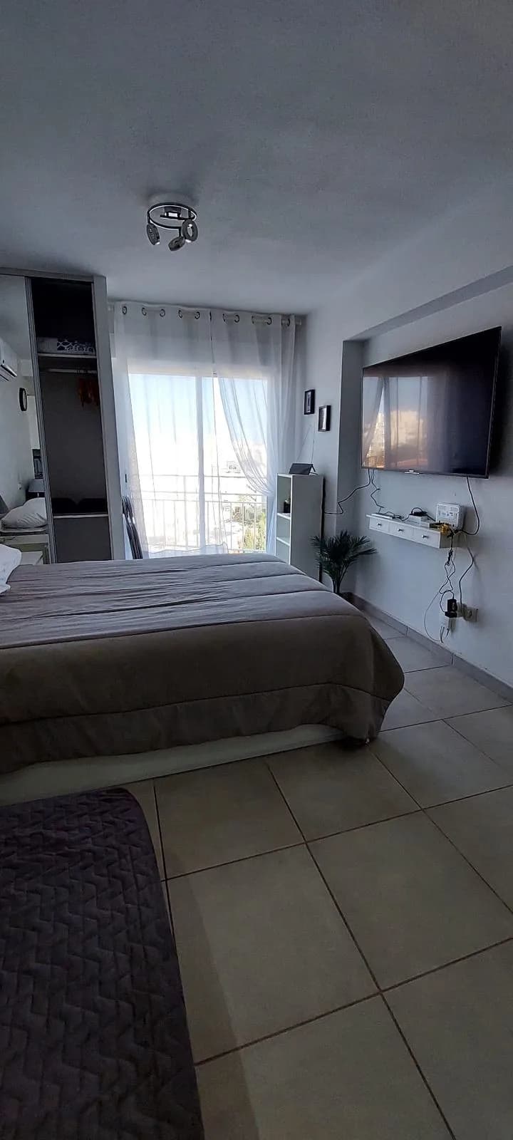 1 Bedroom Middle Floor Apartment for Sale in Benalmadena, Málaga - Image 2