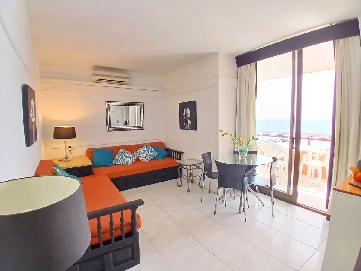 1 Bedroom Middle Floor Apartment for Sale in Fuengirola, Málaga - Image 5